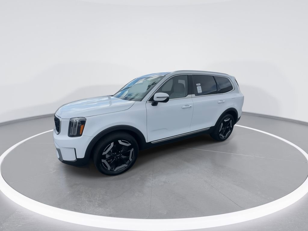 Used 2024 Kia Telluride EX w/ EX Captain's Chair Package image 4