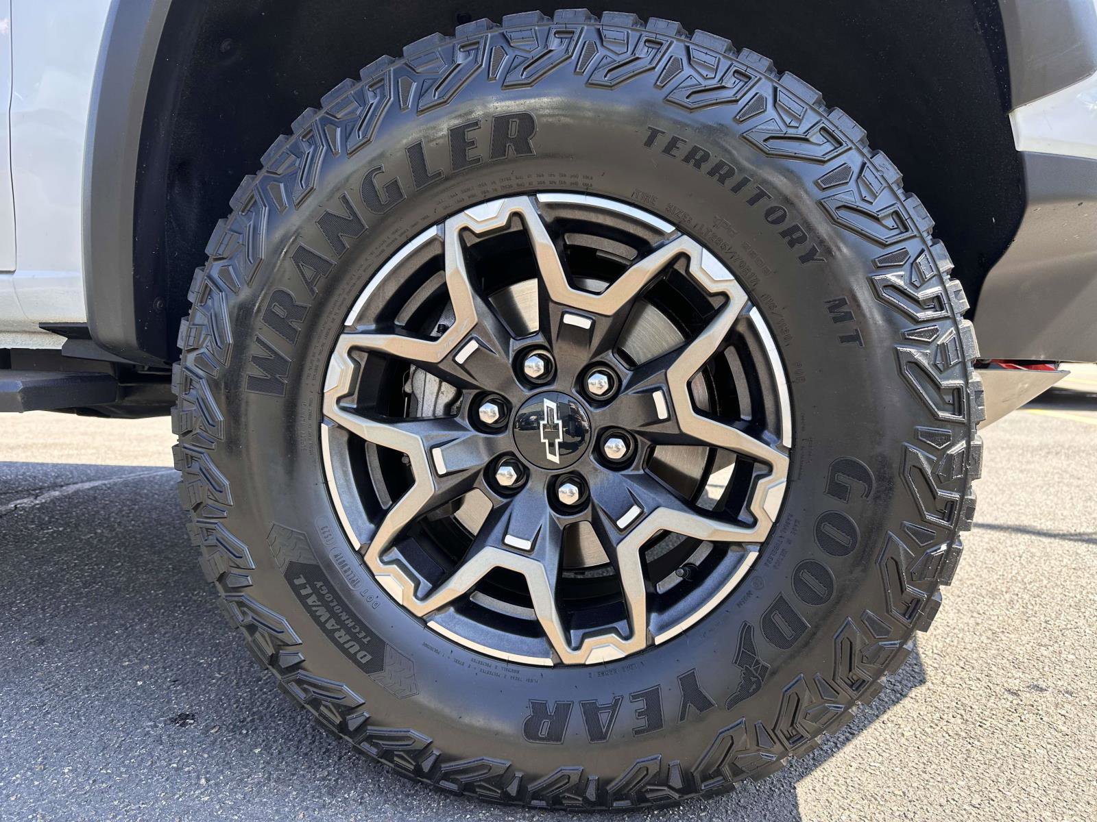 Used 2023 Chevrolet Colorado ZR2 w/ ZR2 Convenience Package III AWD/4WD image 7