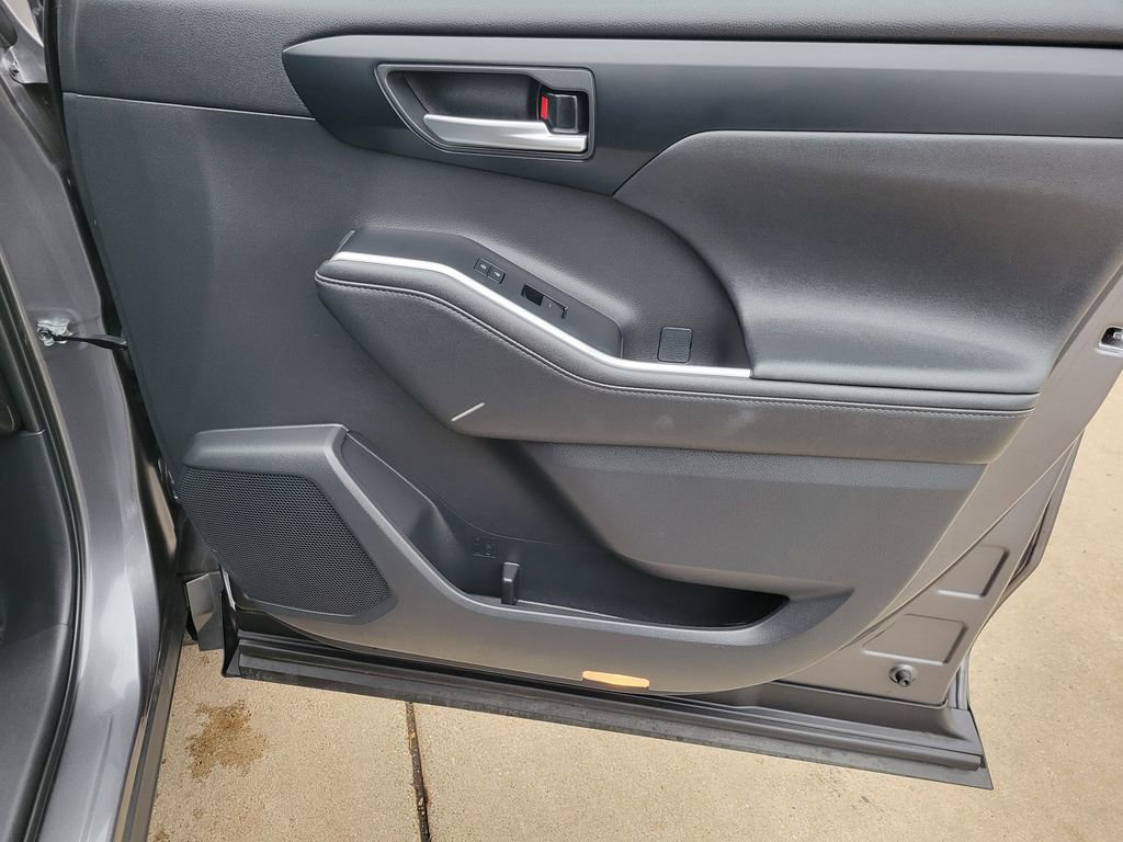 Used 2023 Toyota Highlander XLE image 58