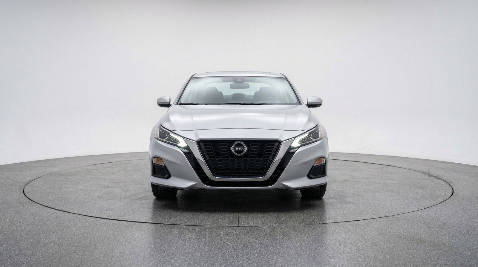 Used 2025 Nissan Altima 2.5 SV image 2