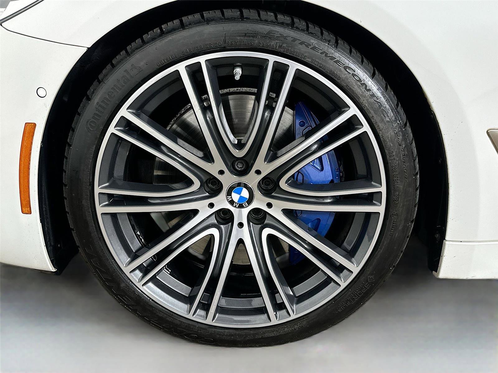 Used 2018 BMW M550i xDrive image 33