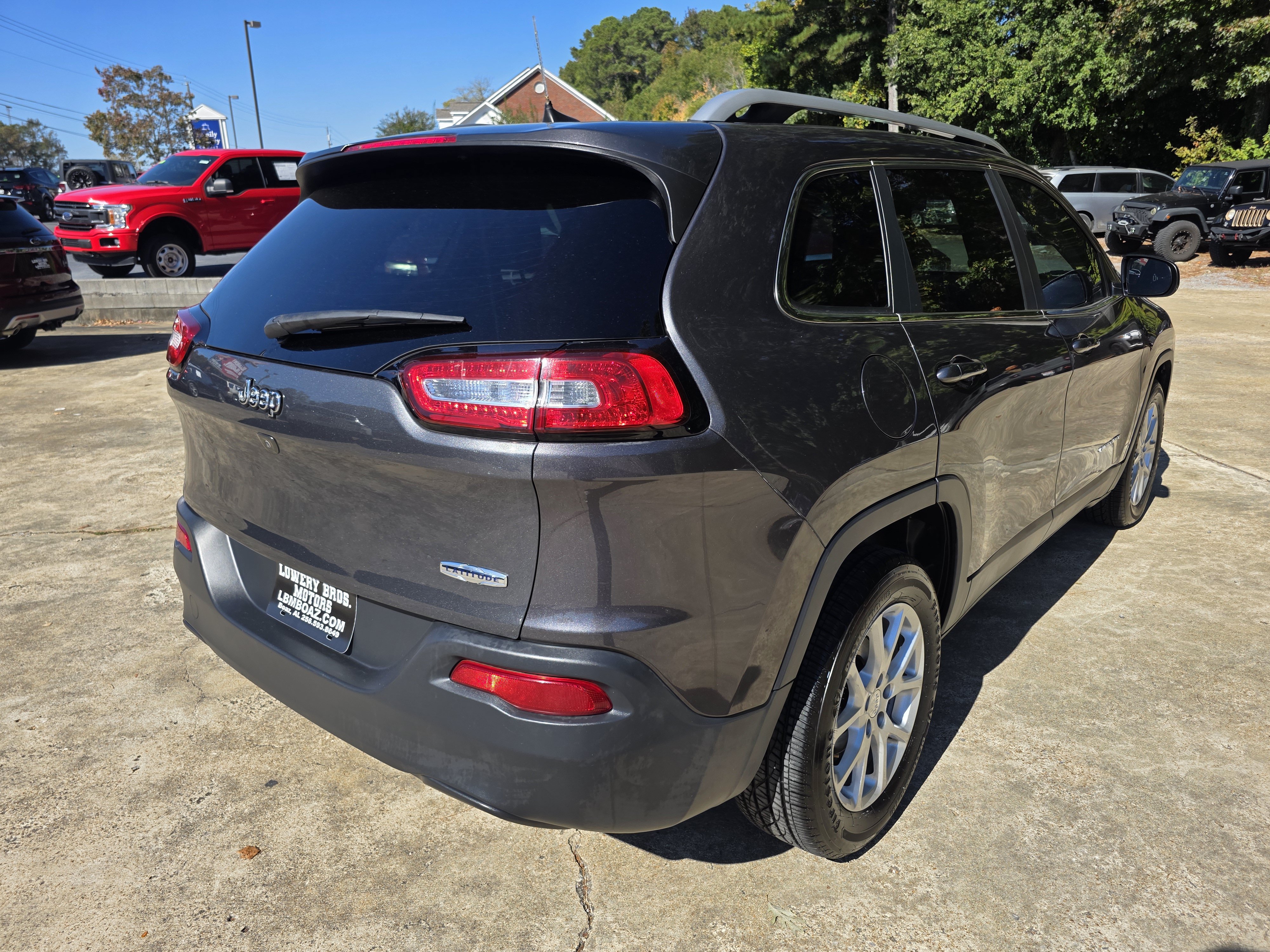 Used 2017 Jeep Cherokee Latitude w/ Comfort/Convenience Group FWD image 6