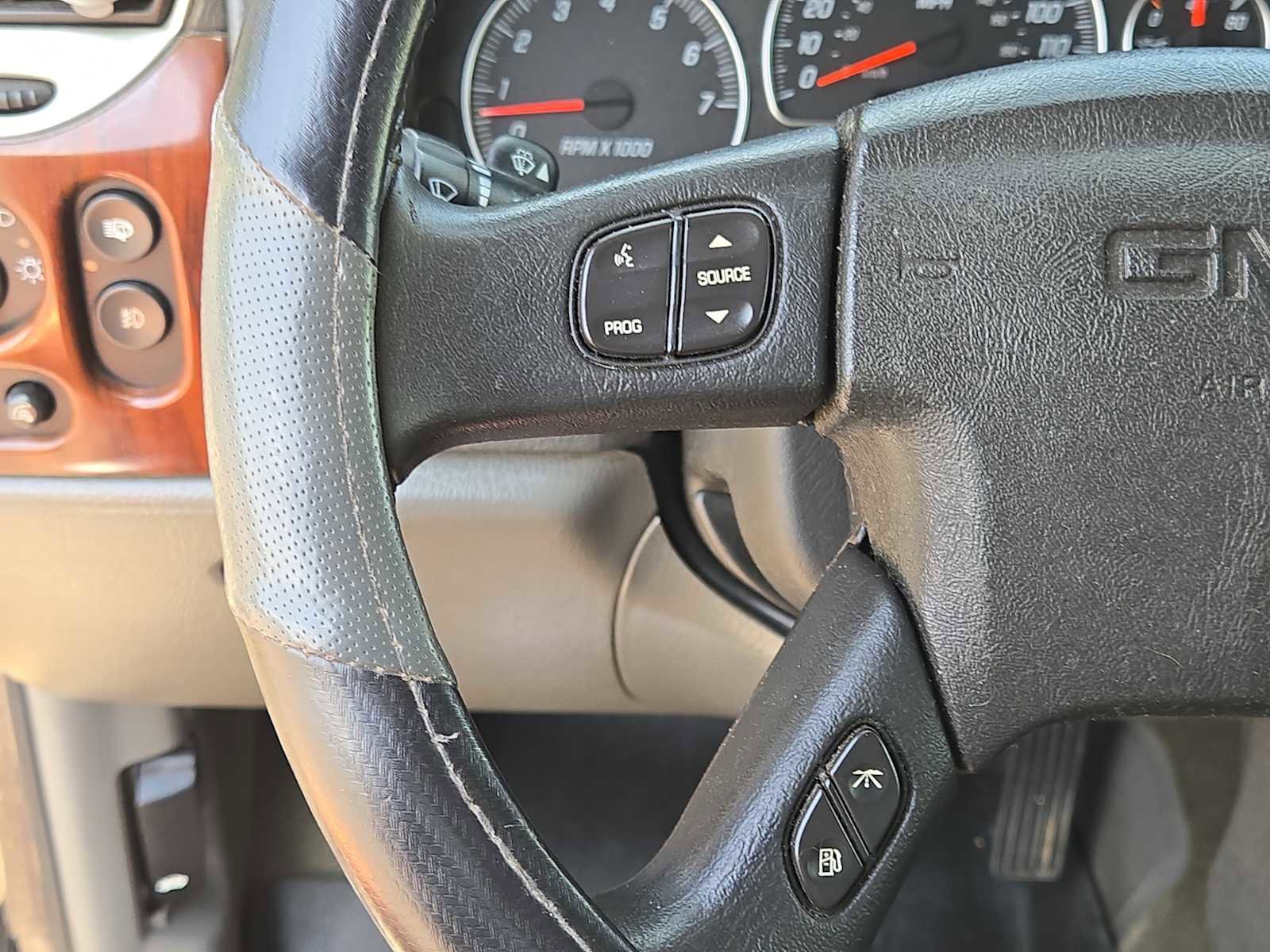 Used 2004 GMC Envoy SLT w/ Preferred Equipment Group AWD/4WD image 23