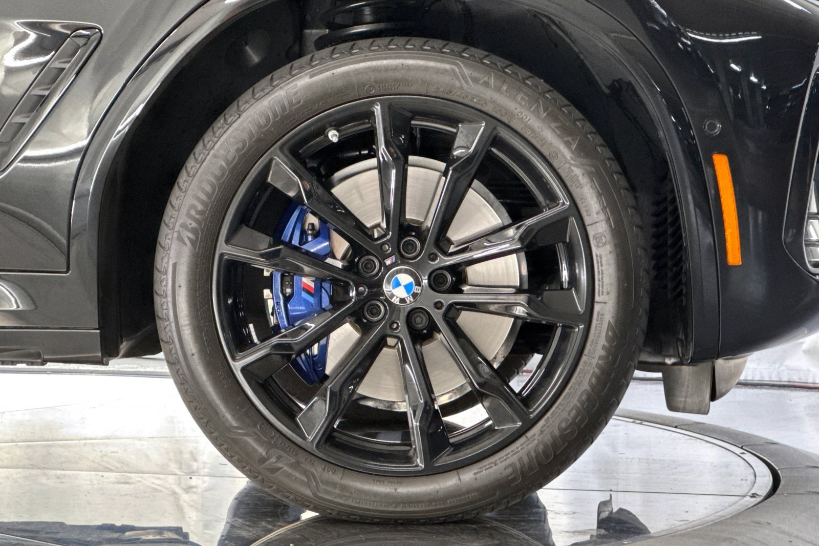 Certified 2025 BMW X4 M40i w/ Premium Package AWD/4WD image 11