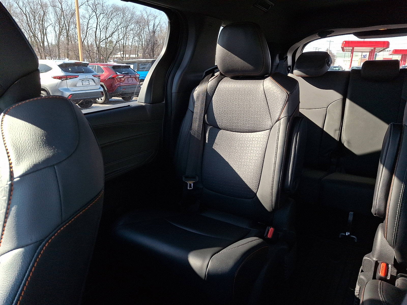 Used 2022 Toyota Sienna XSE w/ XSE Plus Package image 18