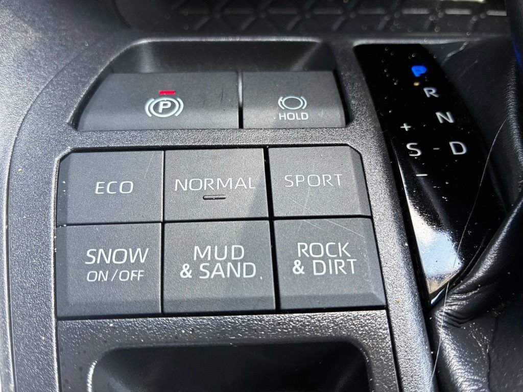 Used 2025 Toyota RAV4 XLE AWD/4WD image 28