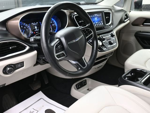 Used 2021 Chrysler Voyager Lxi image 14