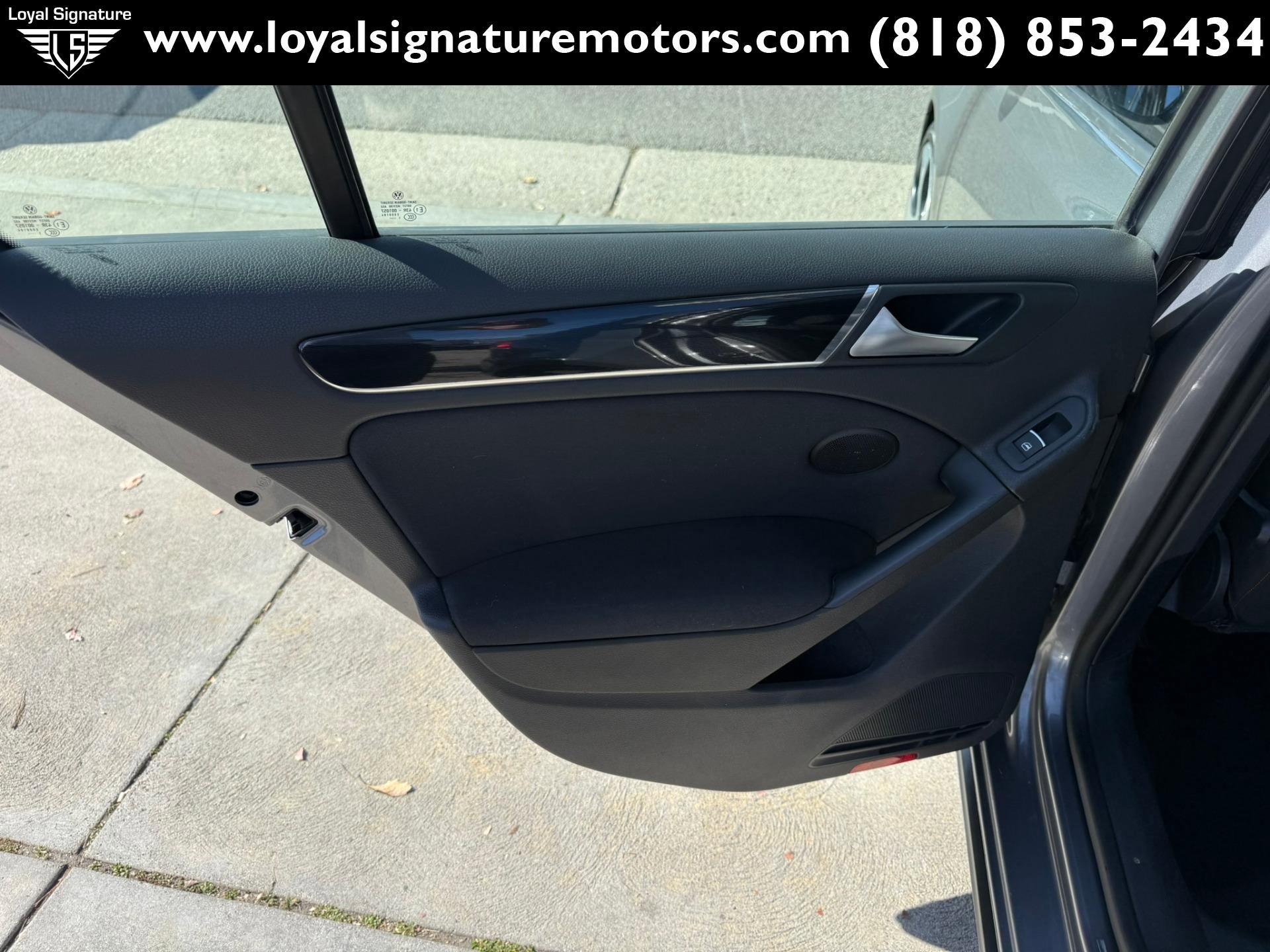 Used 2012 Volkswagen Golf 4-Door image 12