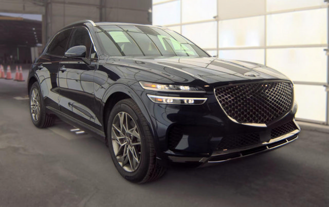 Used 2025 Genesis GV70 2.5T w/ Advanced Package AWD/4WD image 3