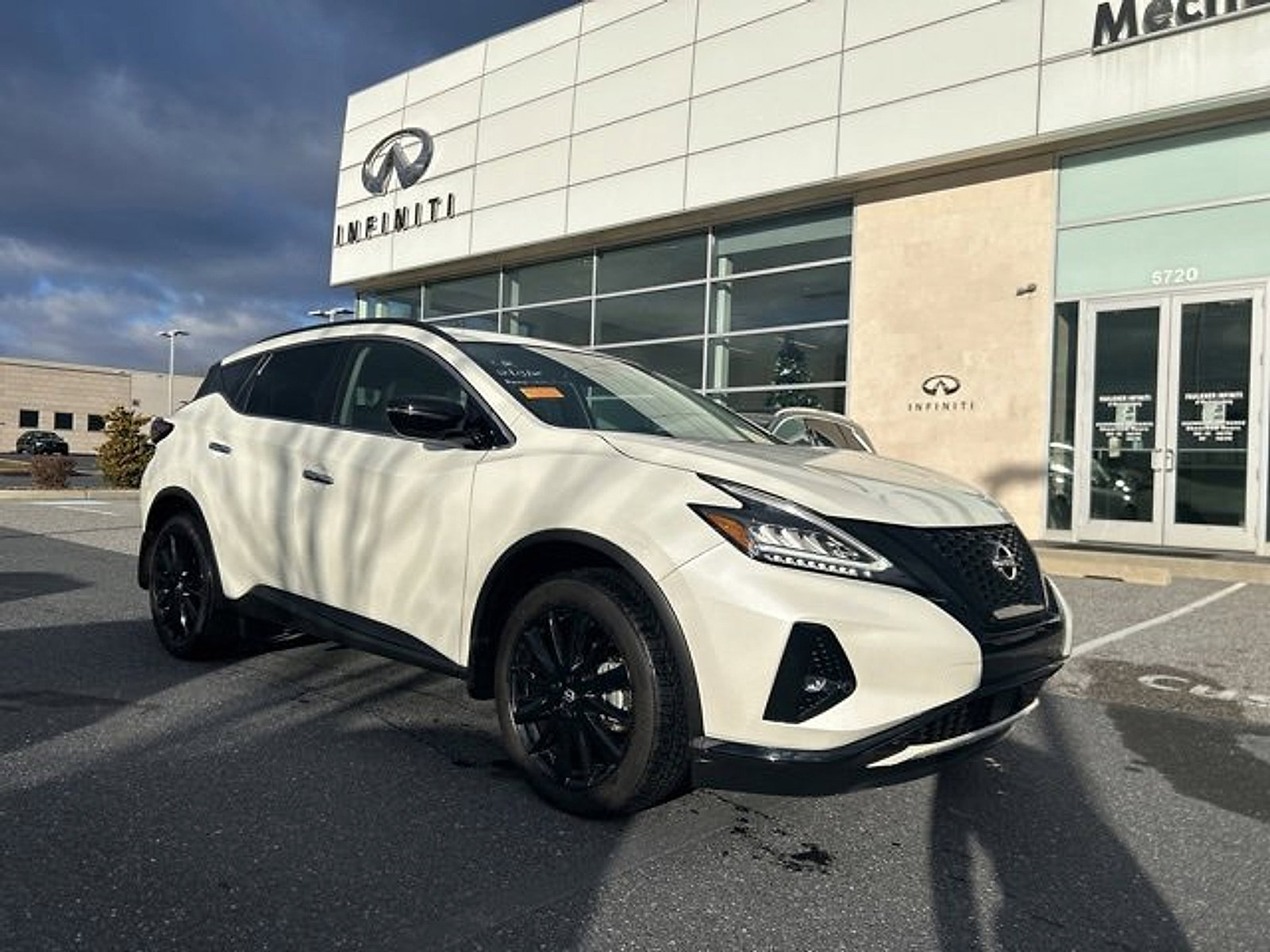 Used 2024 Nissan Murano SV w/ SV Midnight Edition Package image 1