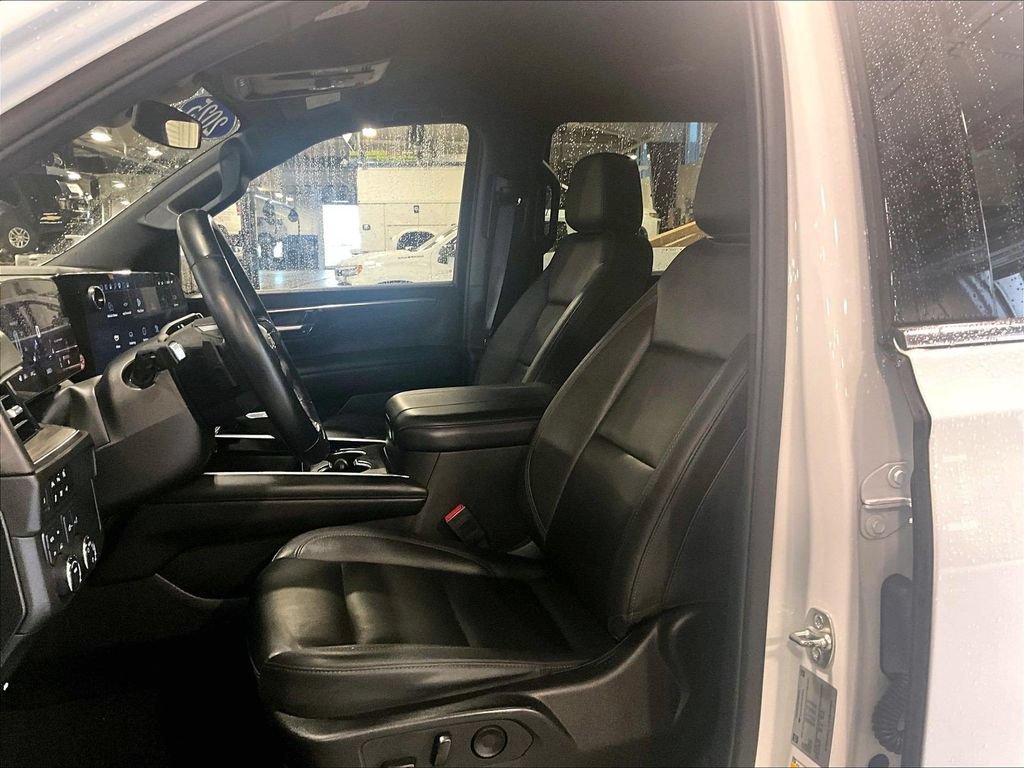 Used 2025 Chevrolet Suburban LT AWD/4WD image 10