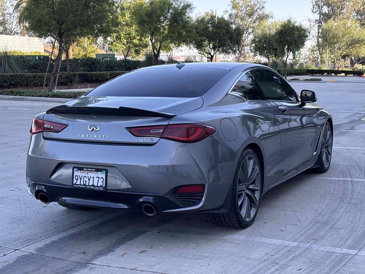 Used 2018 INFINITI Q60 Red Sport 400 w/ Sensory Package 3.0T Sport RWD image 3