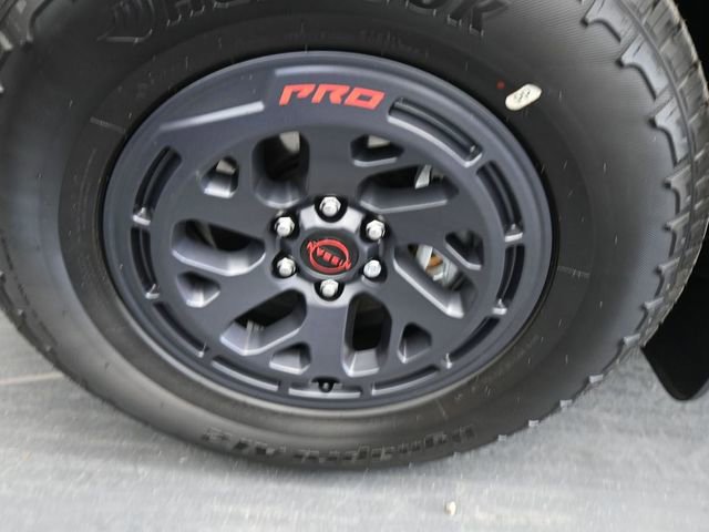 Used 2025 Nissan Frontier PRO-4X image 26