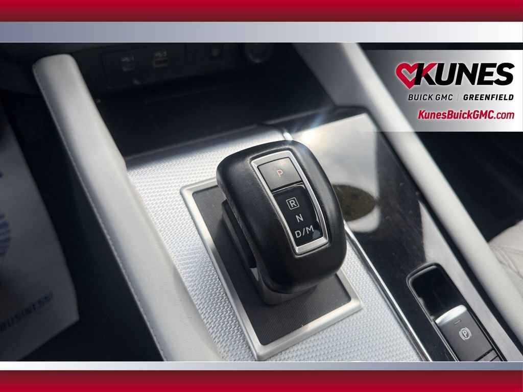 Used 2023 Mitsubishi Outlander SEL AWD/4WD image 26