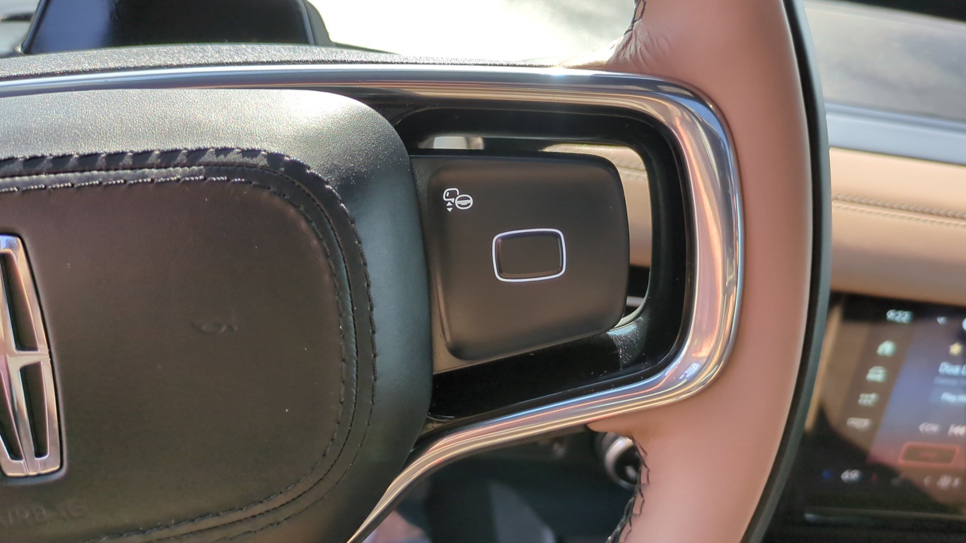 Used 2025 Lincoln Navigator L Black Label AWD/4WD image 19