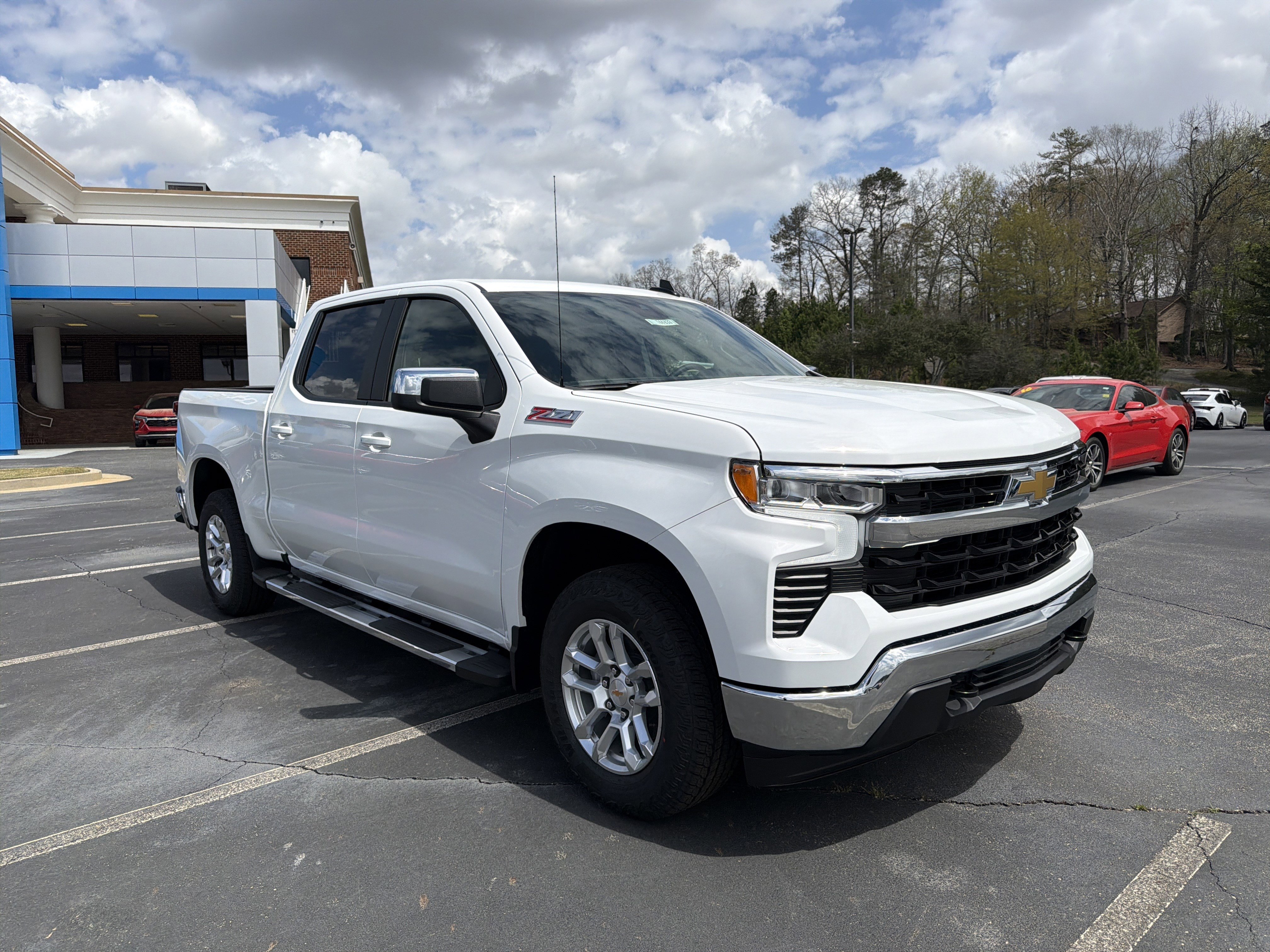 New 2026 Chevrolet Silverado 1500 LT w/ Z71 Off-Road Package image 3