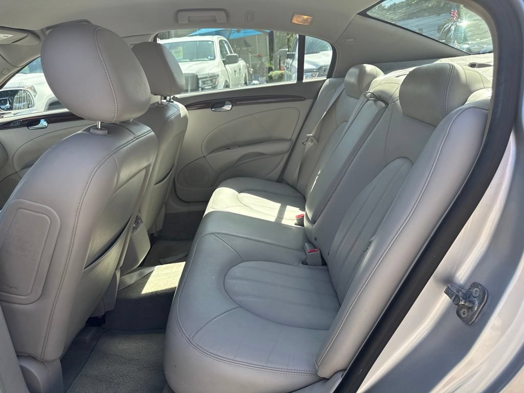 Used 2010 Buick Lucerne CXL FWD image 14