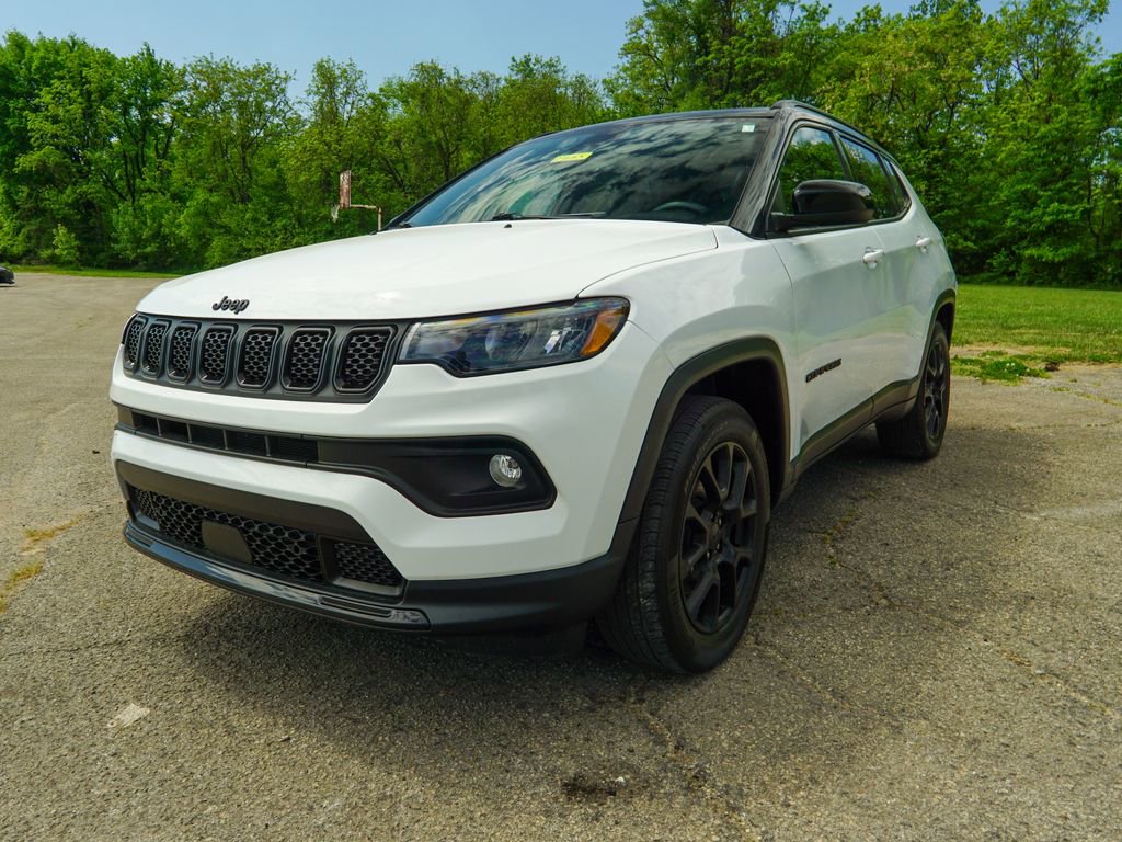 Used 2023 Jeep Compass Altitude w/ Sun and Sound Group AWD/4WD image 6