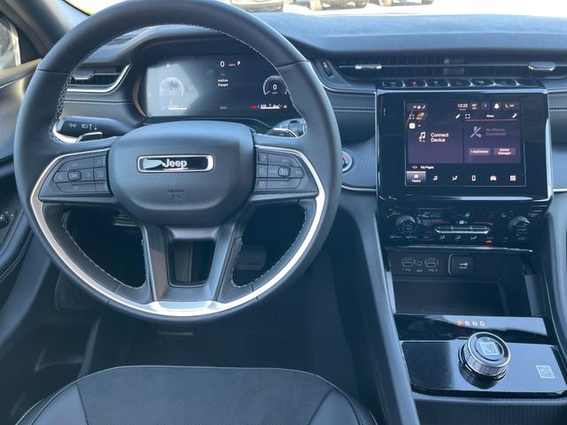 New 2025 Jeep Grand Cherokee Altitude image 17