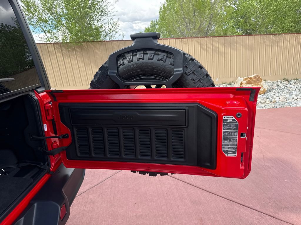 Used 2025 Jeep Wrangler Willys image 7