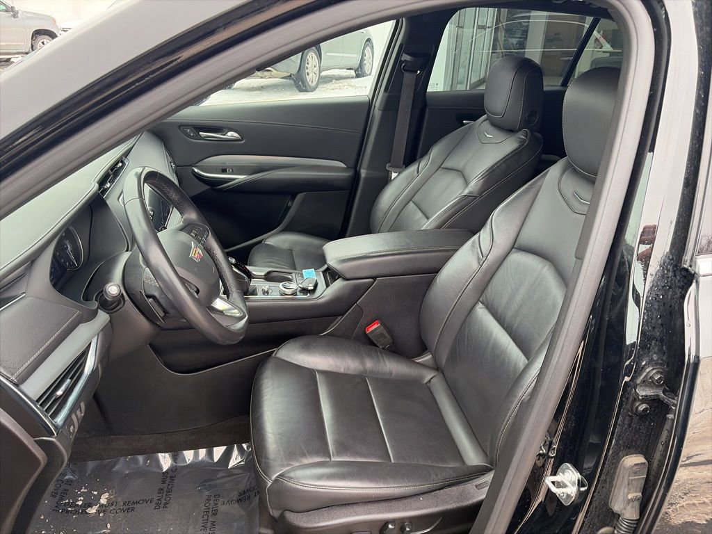 Used 2023 Cadillac XT4 Premium Luxury image 12