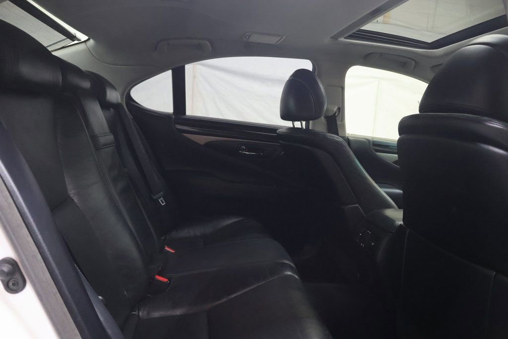 Used 2016 Lexus LS 460 w/ Comfort Package RWD image 13