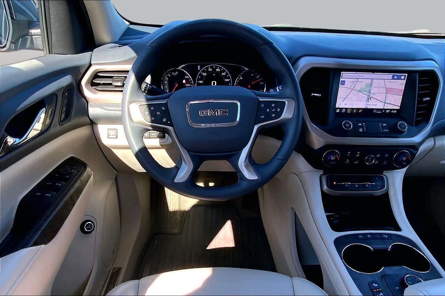 Used 2023 GMC Acadia Denali w/ Denali Ultimate Package AWD/4WD image 6