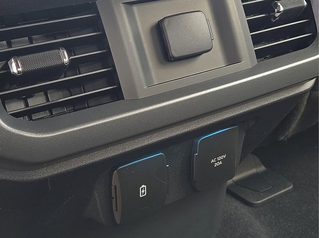 New 2025 Ford F150 Lariat w/ Equipment Group 501A Mid image 9