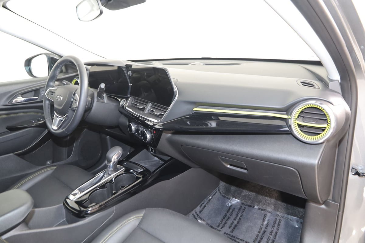 Used 2024 Chevrolet Trax ACTIV w/ Sunroof Package image 44