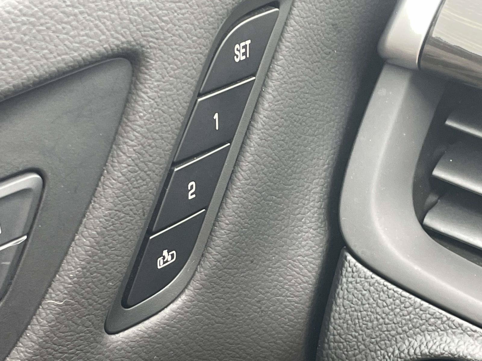 Used 2019 Buick Envision Essence FWD image 28