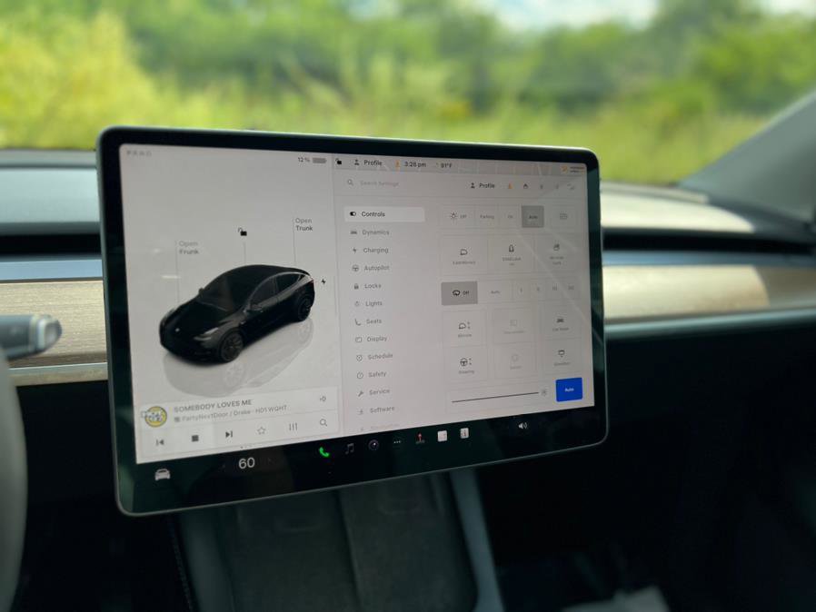 Used 2022 Tesla Model Y Long Range image 26