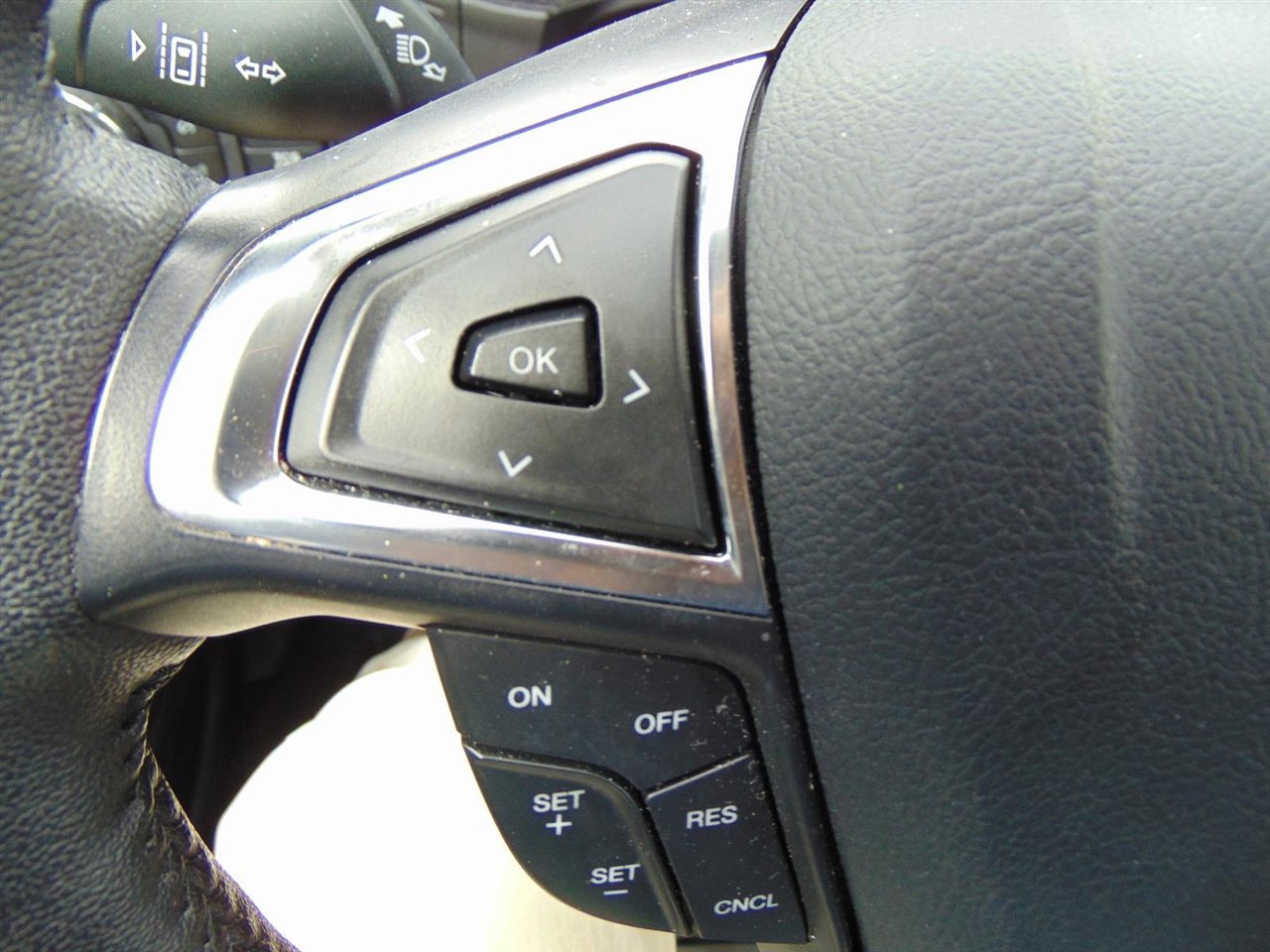 Used 2024 Ford Edge Titanium image 35