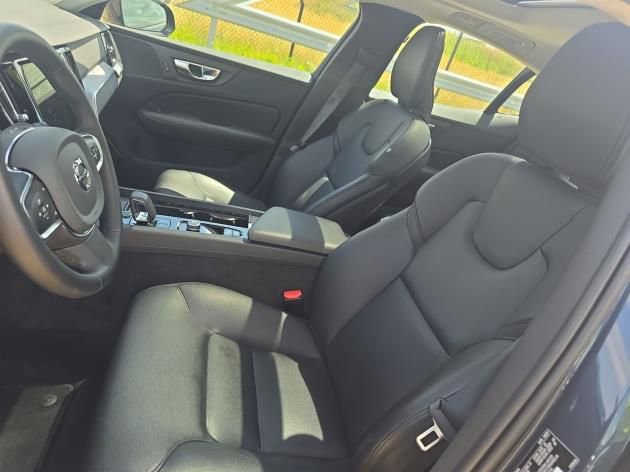 Used 2025 Volvo S60 B5 Core image 3