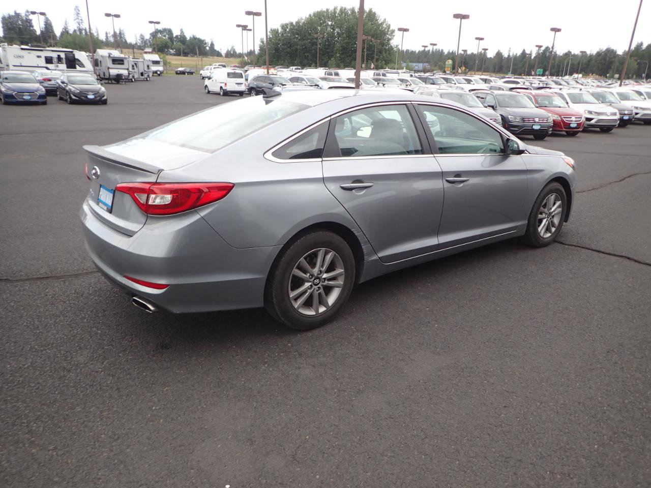Used 2015 Hyundai Sonata SE FWD image 5