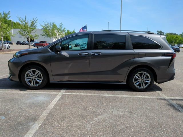 Used 2024 Toyota Sienna XLE w/ XLE Plus Package AWD/4WD image 7