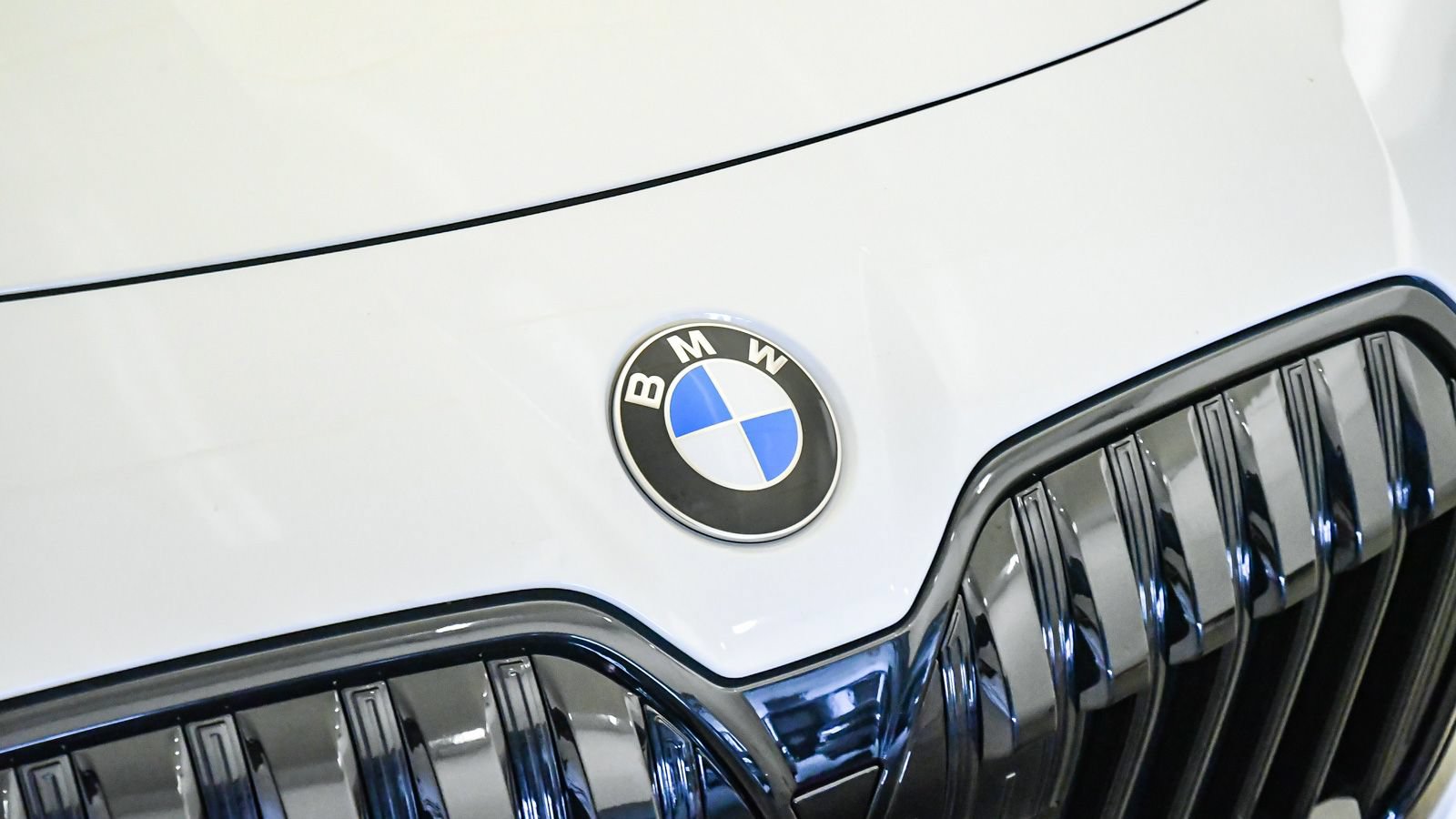 Certified 2023 BMW 740i w/ Parking Assistance Package RWD image 8