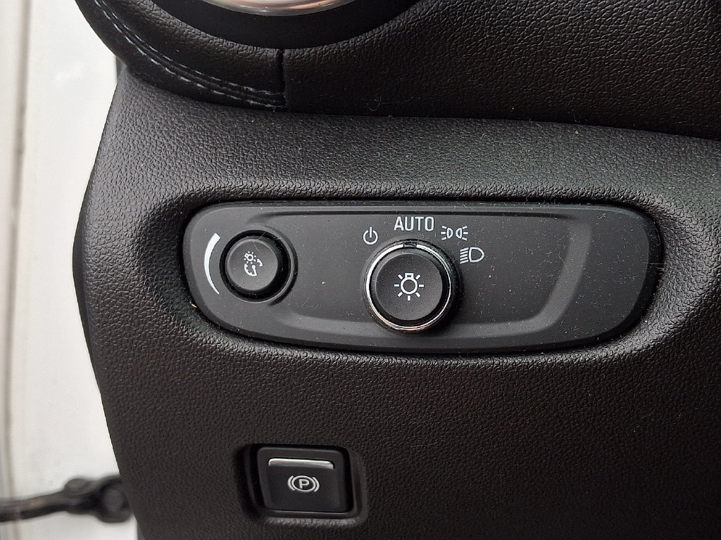 Used 2020 Chevrolet Blazer LT AWD/4WD image 17