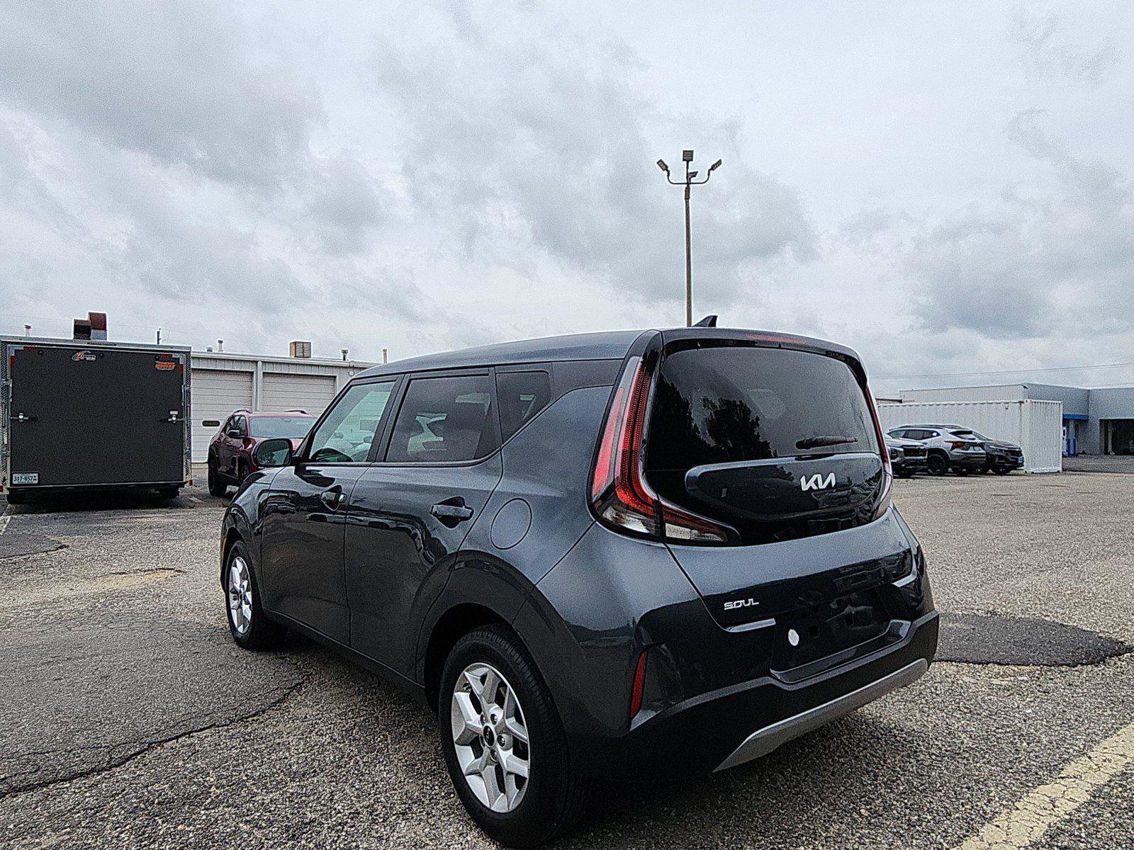 Used 2024 Kia Soul LX w/ Option Group 015 FWD image 3