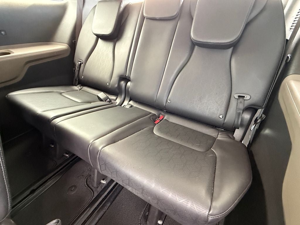 Used 2025 Kia Carnival FWD image 14