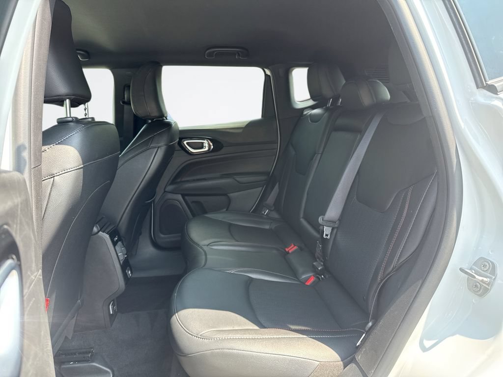 Used 2025 Jeep Compass Trailhawk AWD/4WD image 24