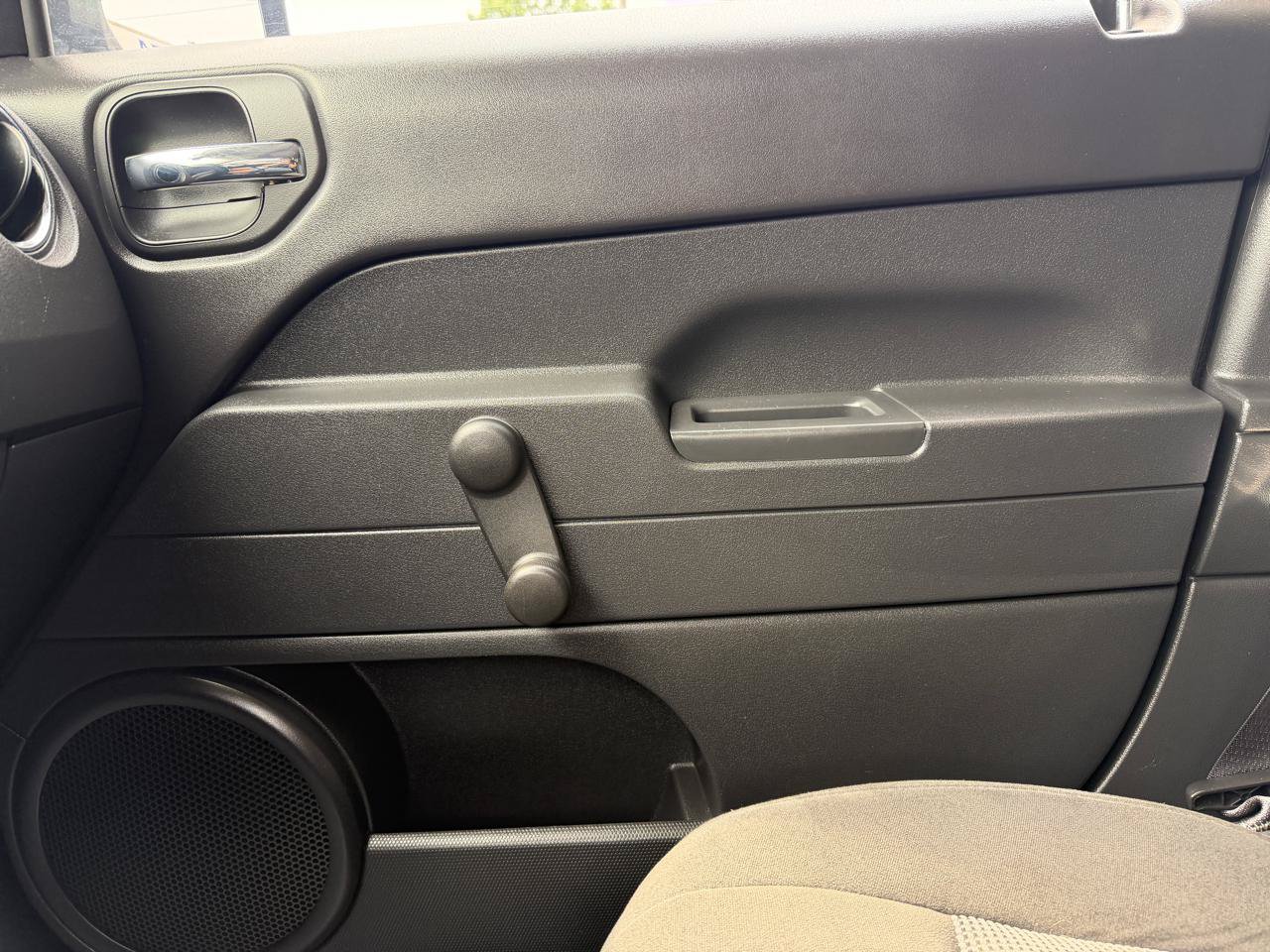 Used 2016 Jeep Patriot Sport FWD image 25