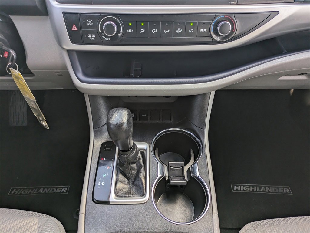 Used 2019 Toyota Highlander LE image 19
