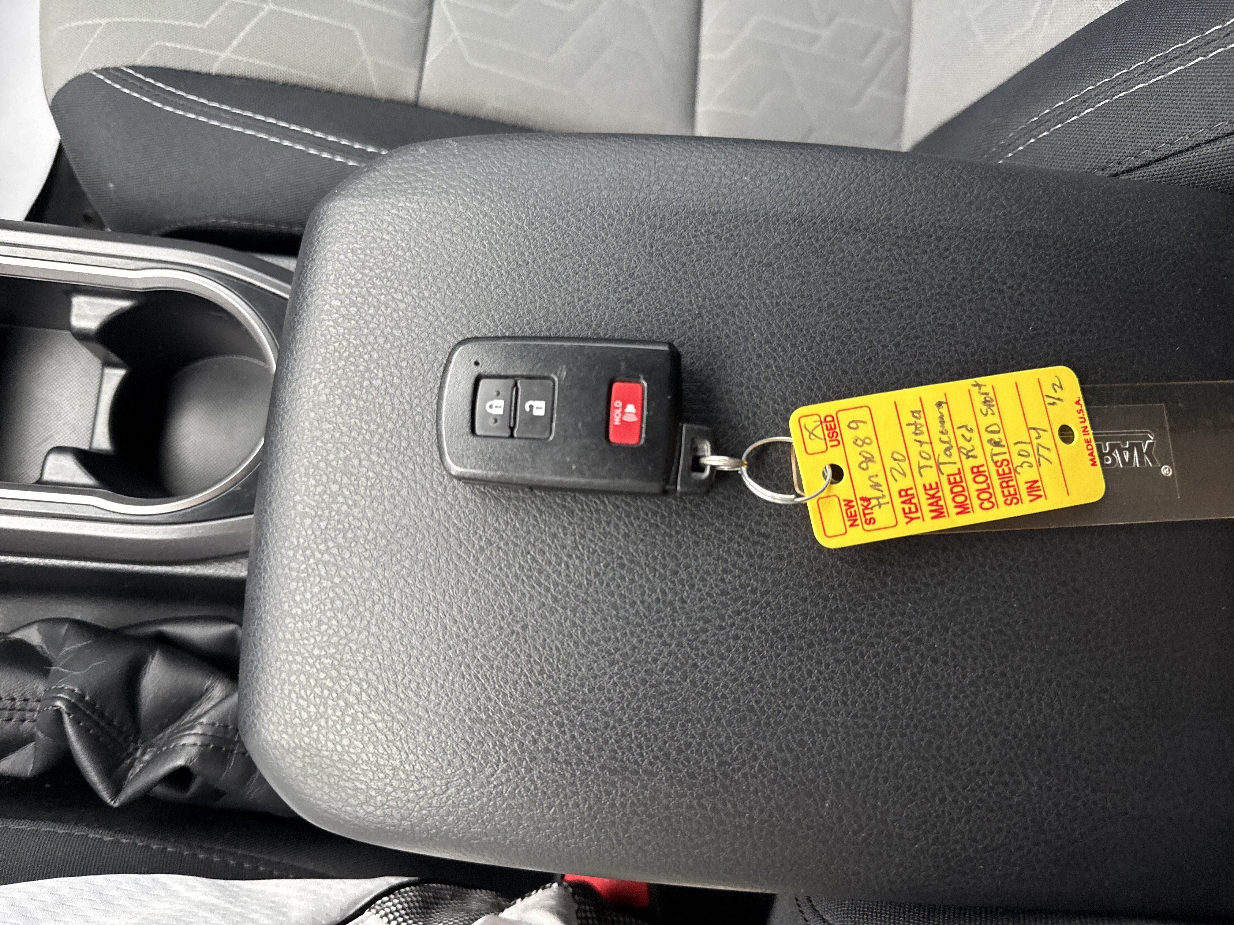 Used 2020 Toyota Tacoma TRD Sport AWD/4WD image 27