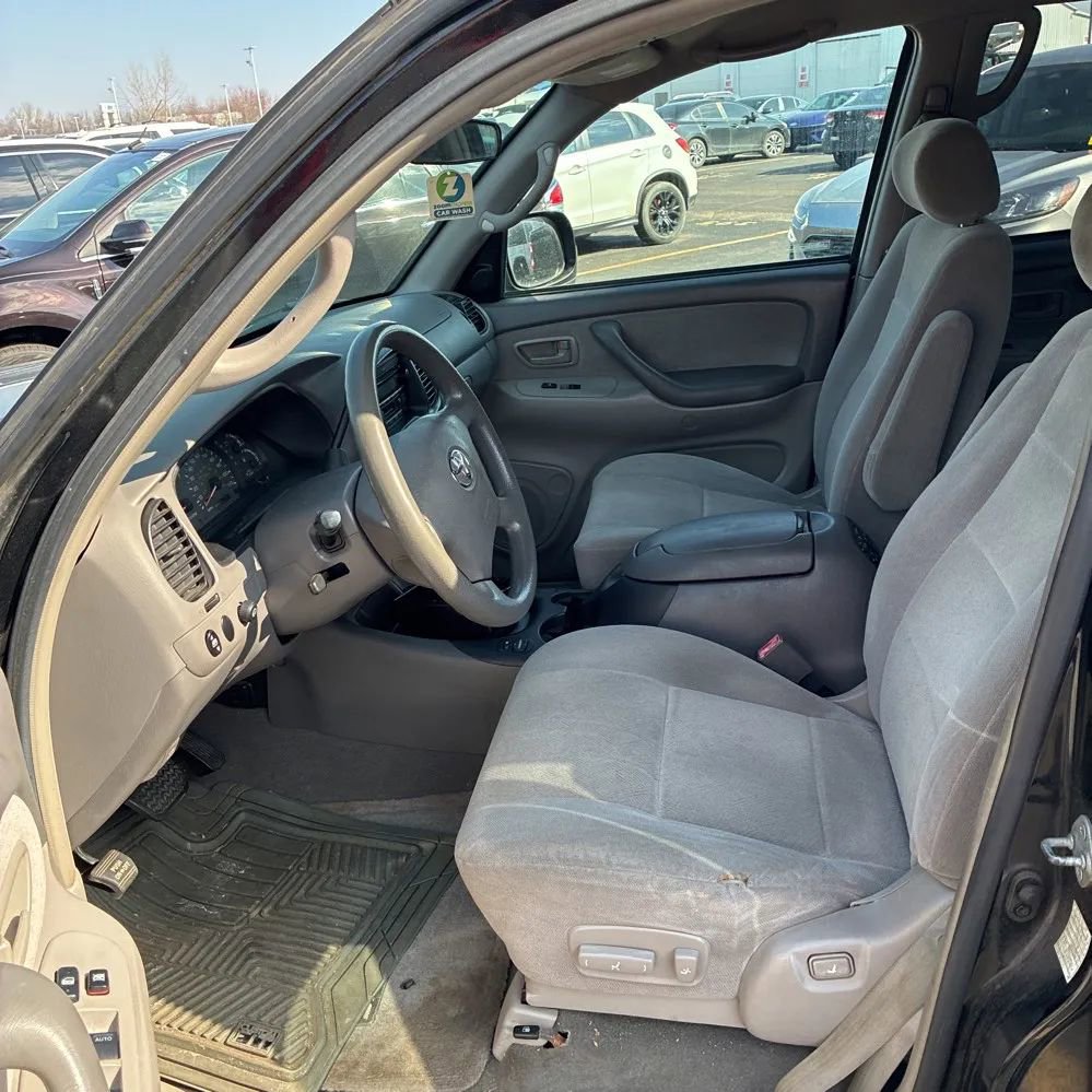 Used 2004 Toyota Sequoia SR5 RWD image 4