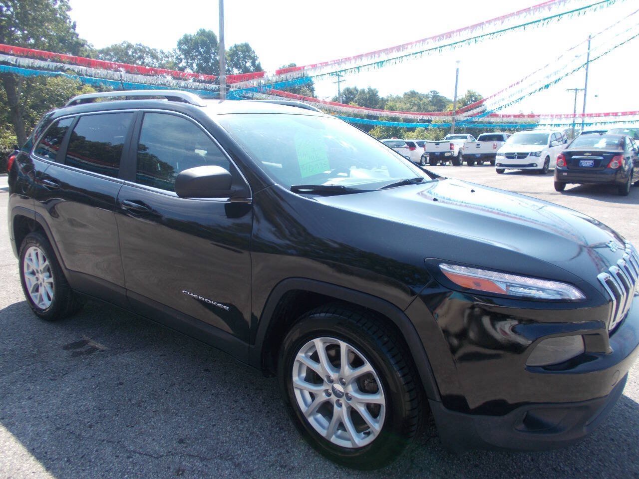 Used 2018 Jeep Cherokee Latitude FWD image 18
