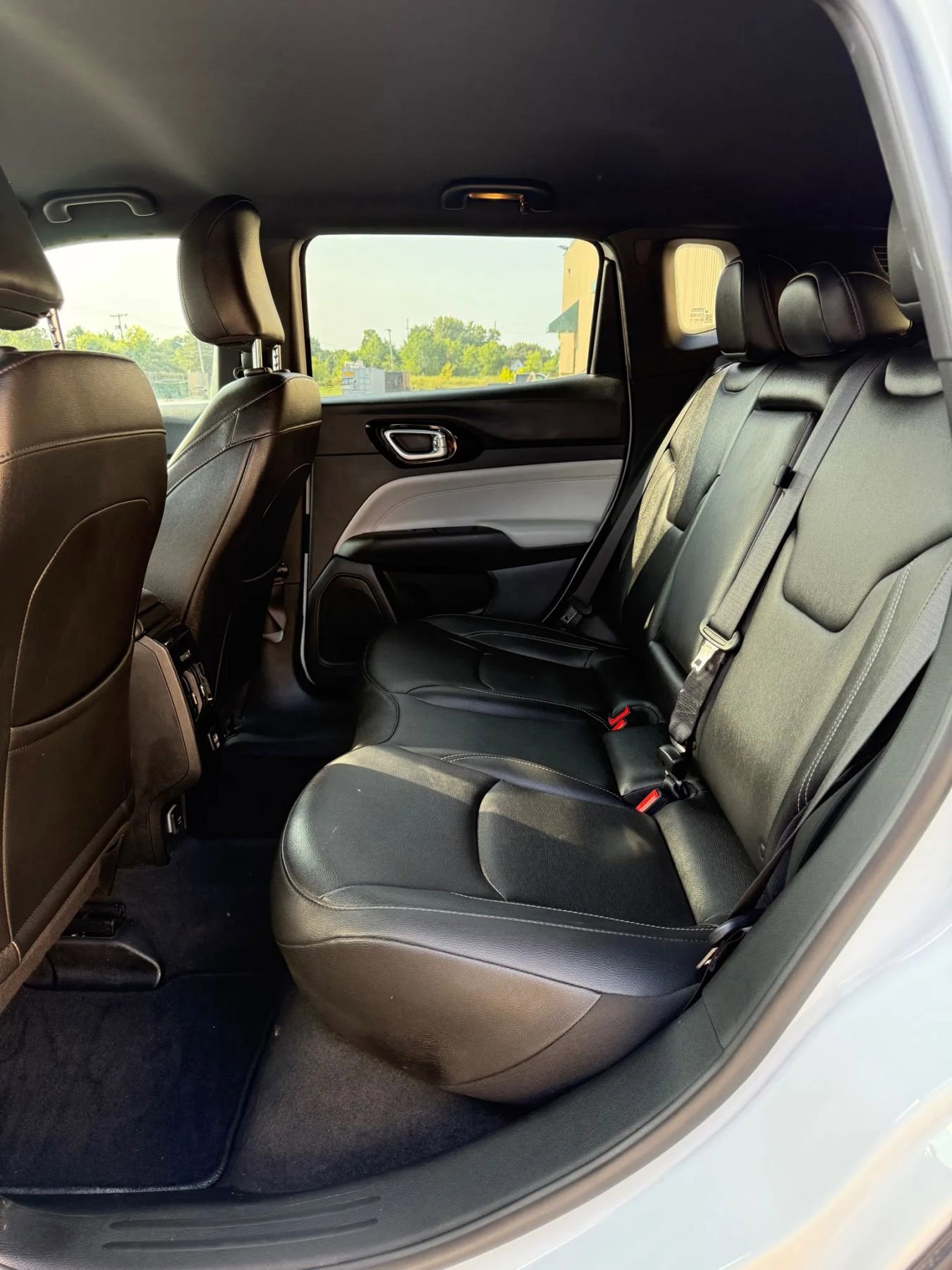 Used 2025 Jeep Compass Limited image 18