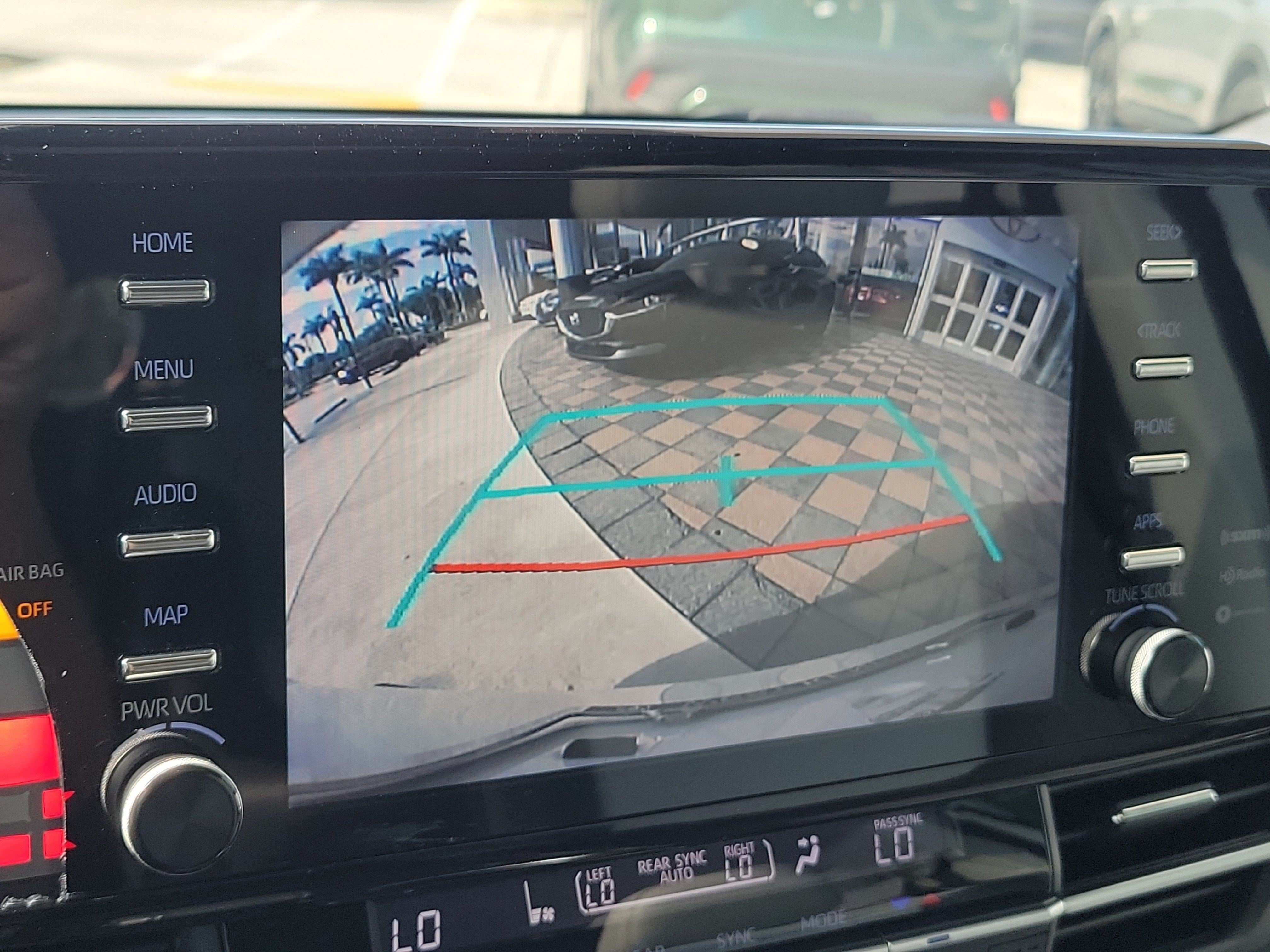 Used 2022 Toyota Sienna XSE FWD image 33