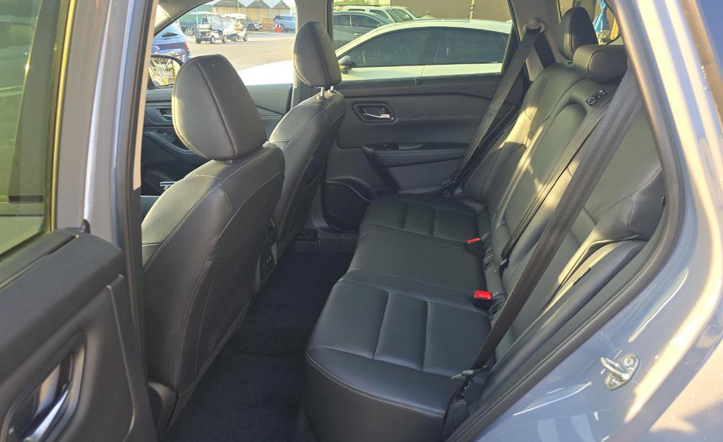 Used 2025 Nissan Rogue SL w/ Tech Package FWD image 8