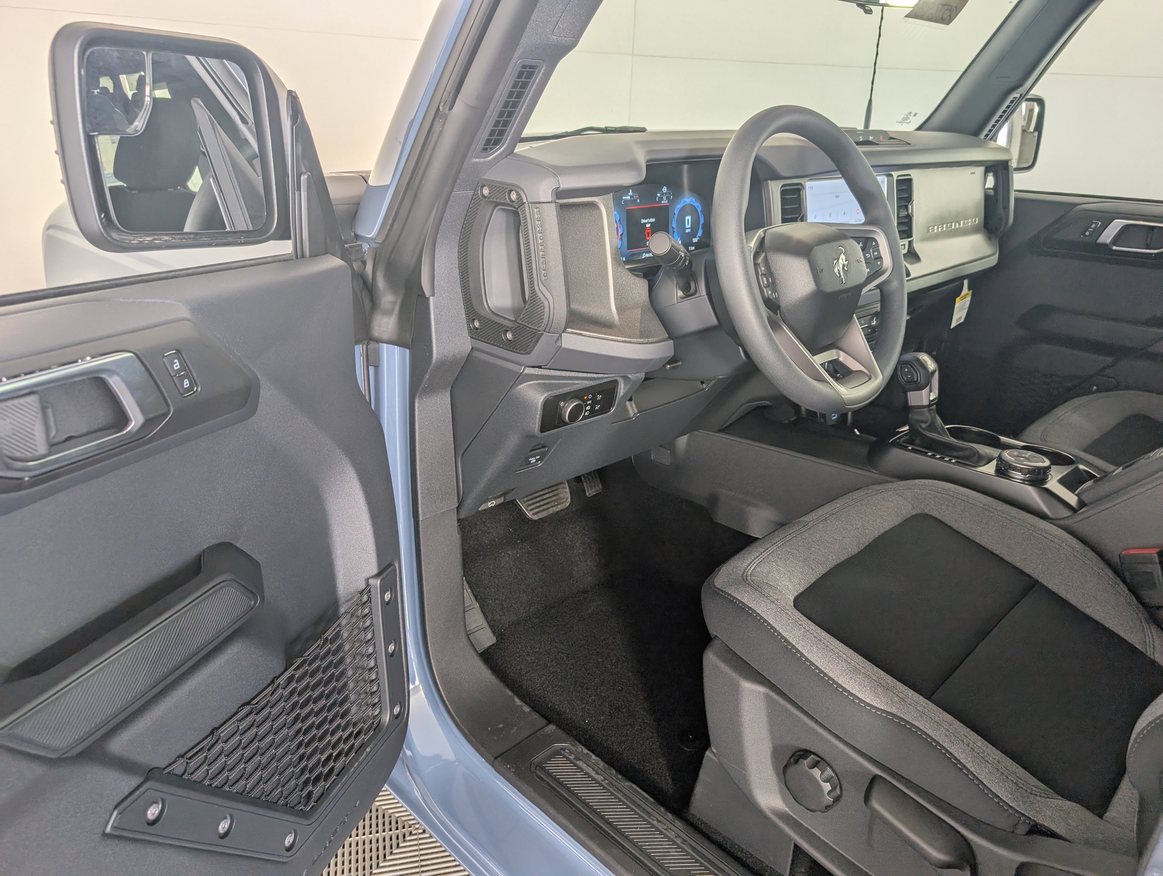 New 2025 Ford Bronco 4-Door image 9