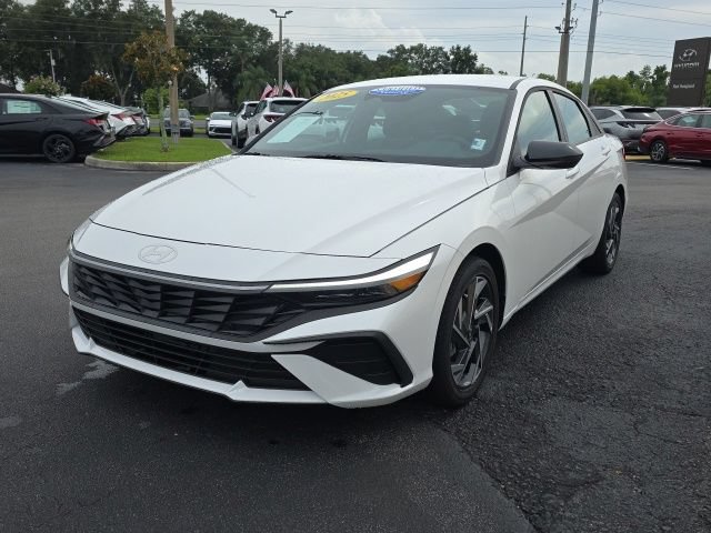 Certified 2025 Hyundai Elantra SEL FWD image 2